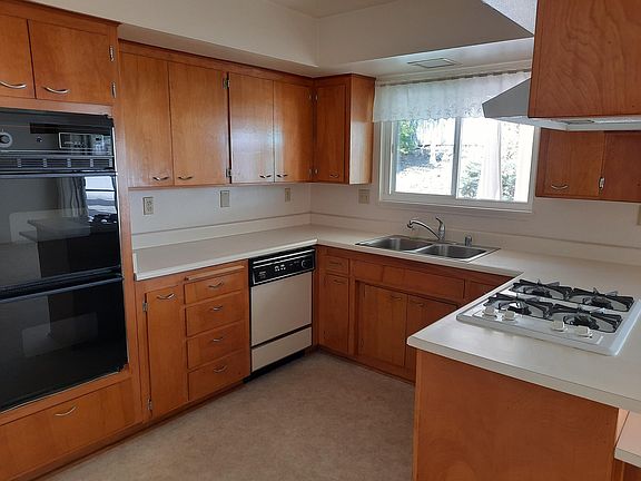 2nd image of 3625 Paloma St