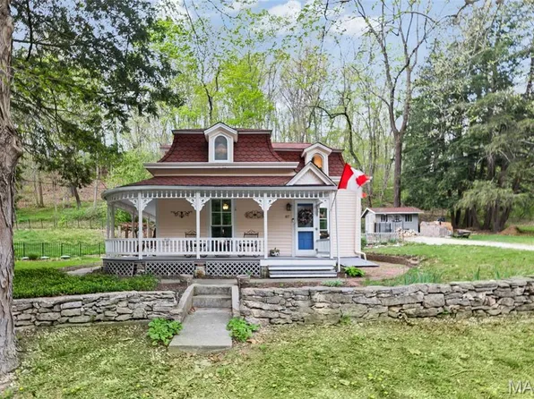 87 Mill St, Elsah, IL 62028