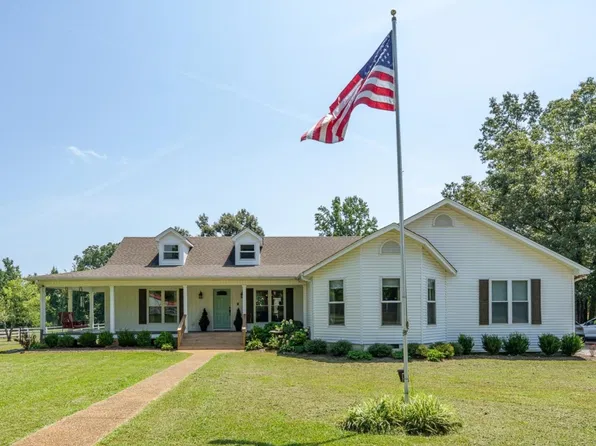 1725 Woods Rd, Crump, TN 38310