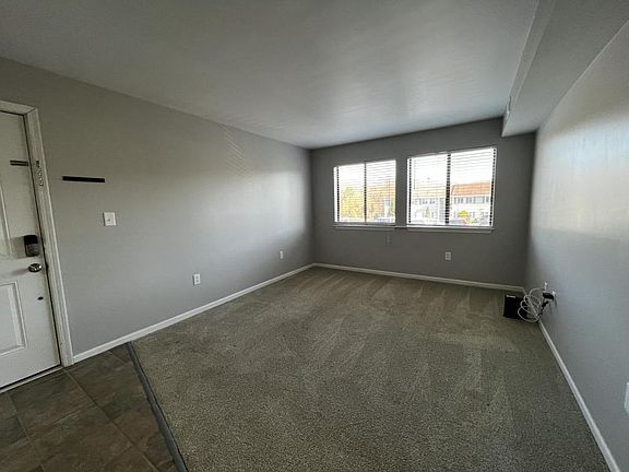 3rd image of 950 Life Dr APT 05