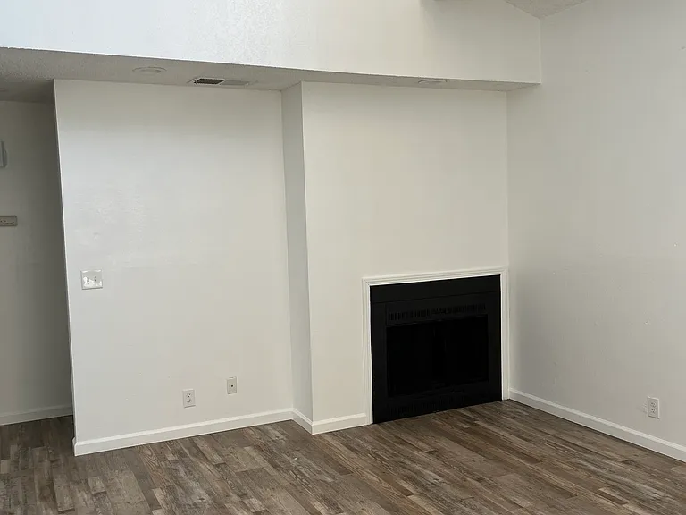241 W Tulare Ave #D — Photo 10
