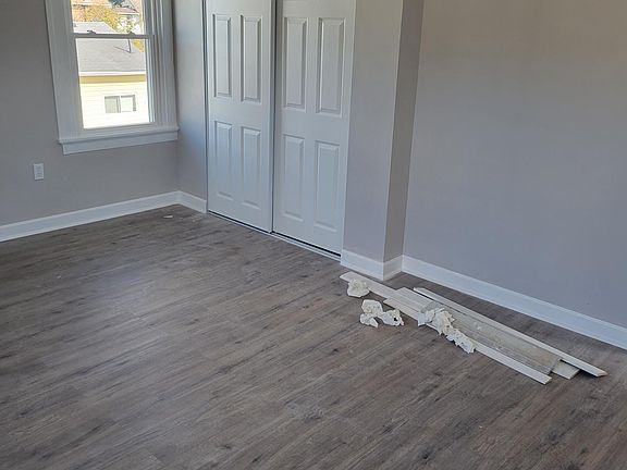 4th image of 301 W 33rd St #2