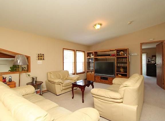 2nd image of 554 Janesville St NE
