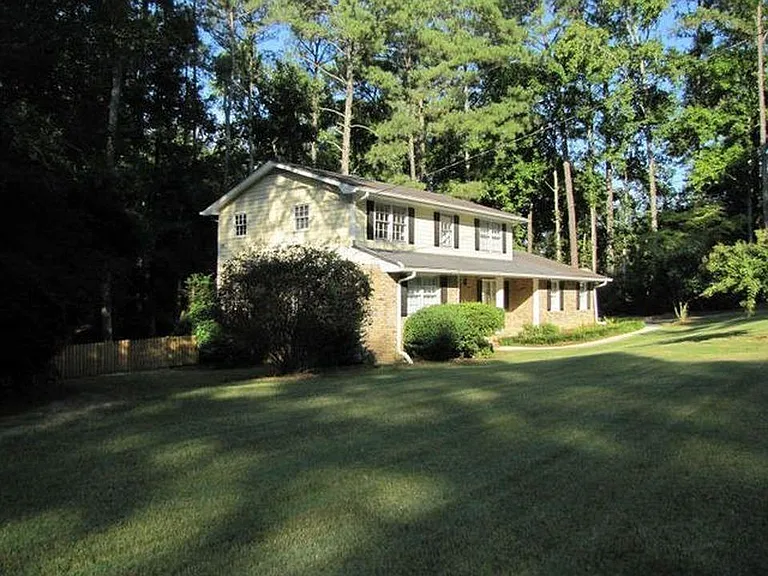 1295 Seven Springs Cir — Photo 1