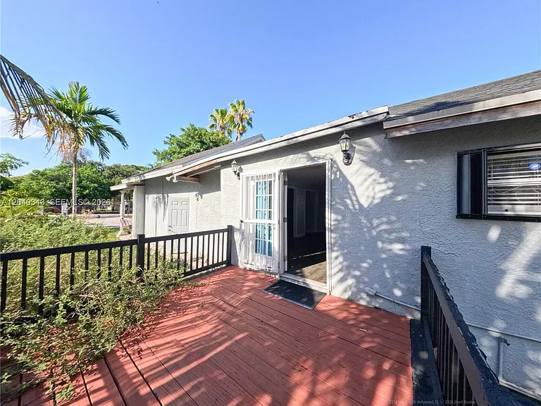 2218 N Harding St — Photo 16