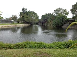 2020 42nd St SW, Naples, FL 34116