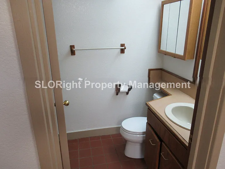 469 Sandercock St #C — Photo 3