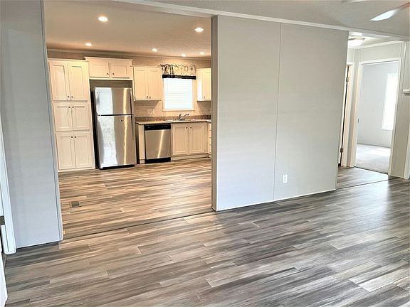 2nd image of 385 Geneva Dr