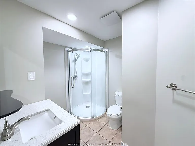 170 Diane Cres — Photo 15
