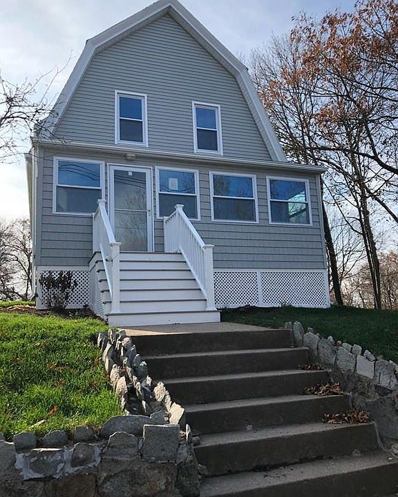 1st image of 9 Fernwood Ave