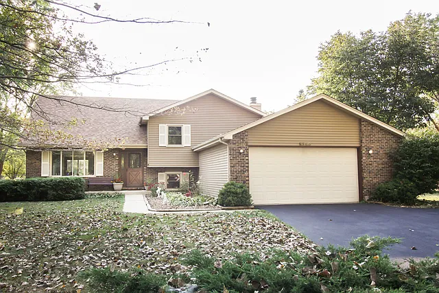 4S140 Curtis Ave photo 1