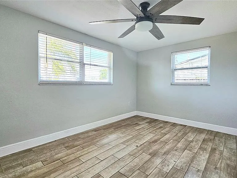 6412 Pawling Ave — Photo 11