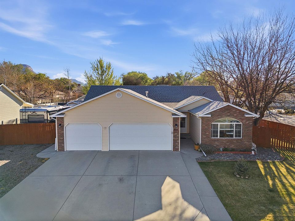 1st image of 654 Challinor Ln