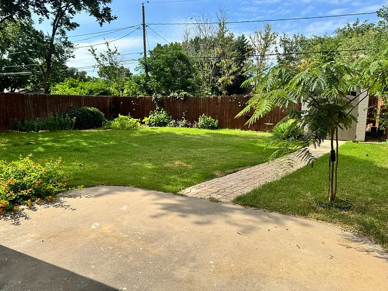 2953 Moffett Ave — Photo 11