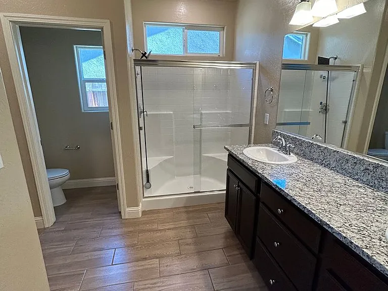 1025 S Crumal St — Photo 11