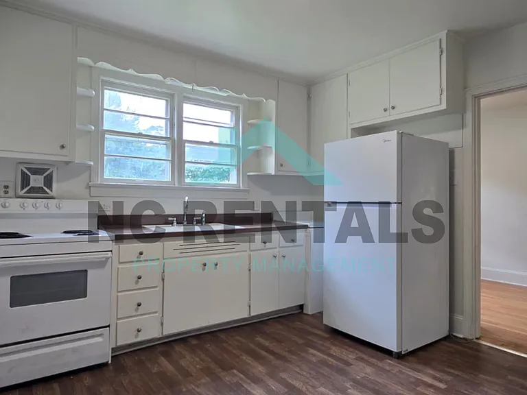 141 Marthas Ln — Photo 10