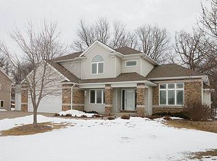 3015 Wind Ridge Ct, Coralville, IA 52241