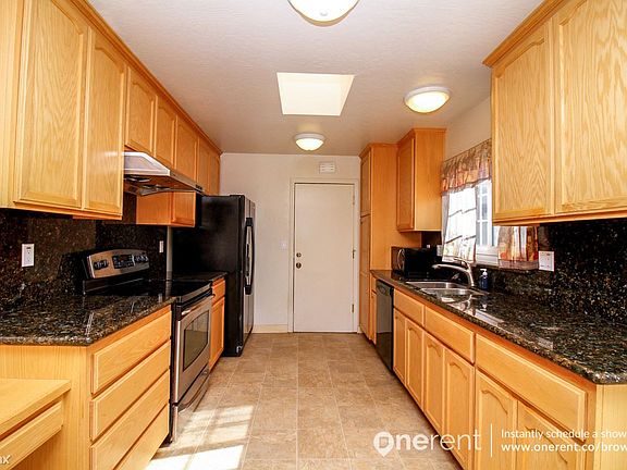 3rd image of 977 Selby Ln