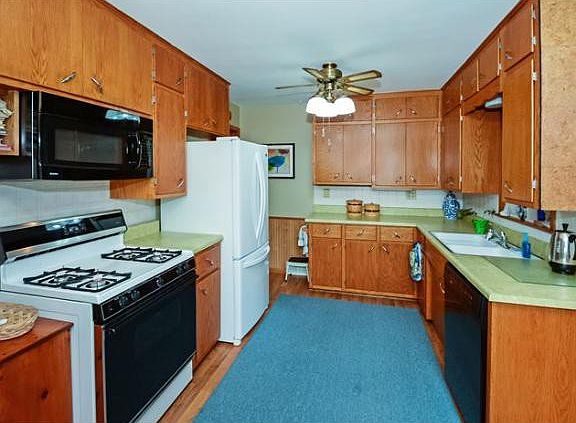 3rd image of 1697 Idaho Ave E