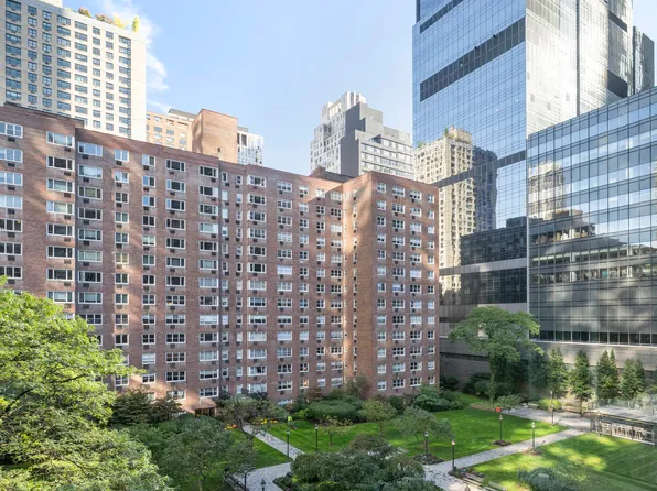 345 West 58th Street image 3 of 18