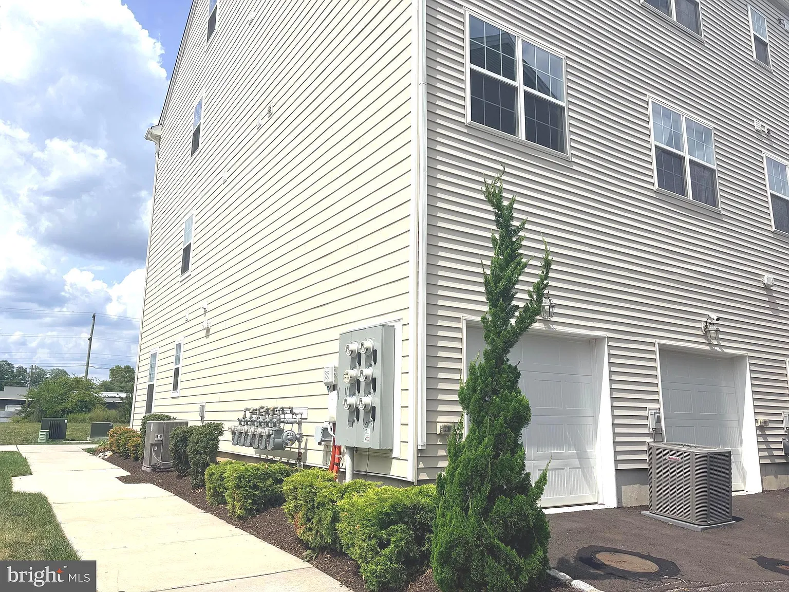 2 bed, 2.5 bath, 1416 sqft, $2,800 — Photo 2