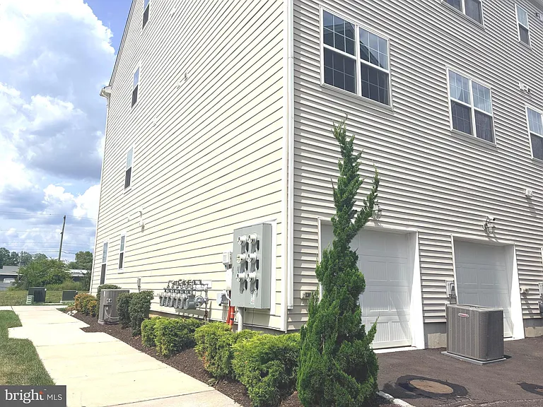 135 Annapolis St — Photo 2