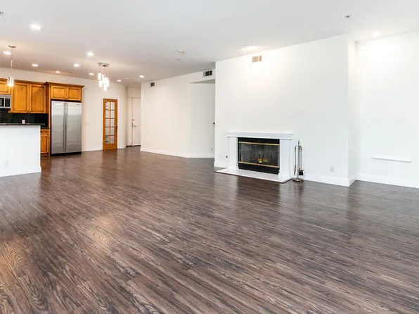117 N Gale Dr APT 306, Beverly Hills, CA 90211