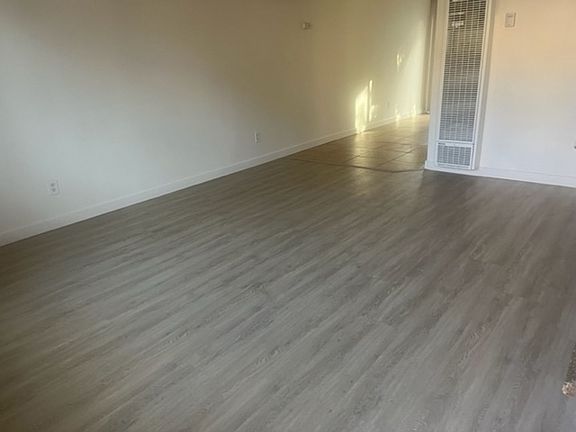 2nd image of 200-220 W Hillside Ct #2