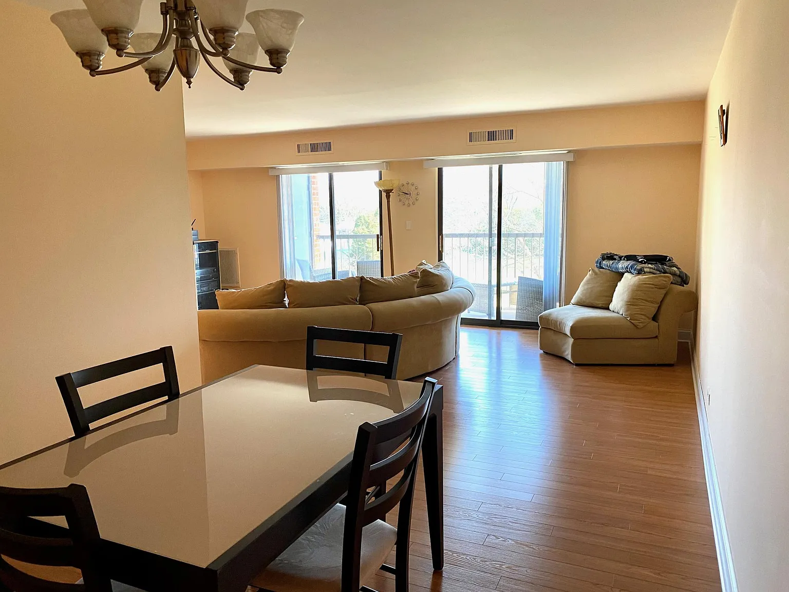 1 bed, 1000 sqft, $1,700 — Photo 4