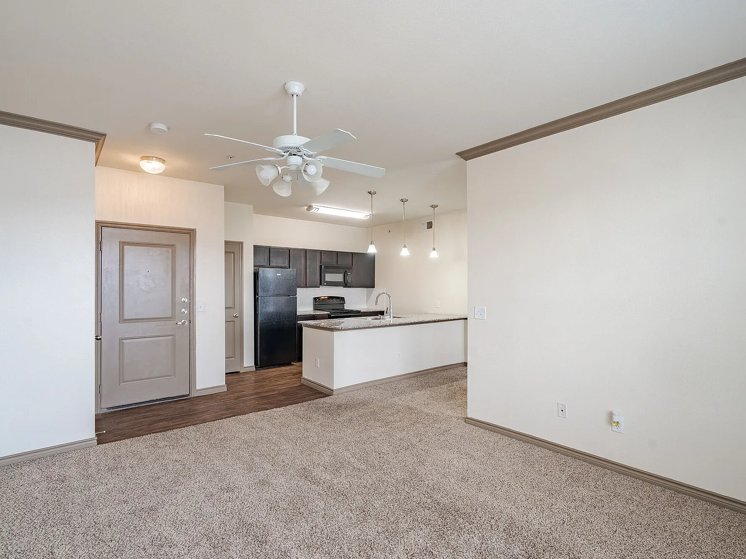Tradewinds Apartments — Photo 2