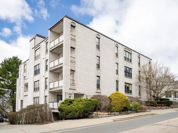 405 Langley Rd APT 6, Newton, MA 02459