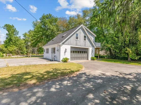 1110 Pequot St, New Bedford, MA 02745