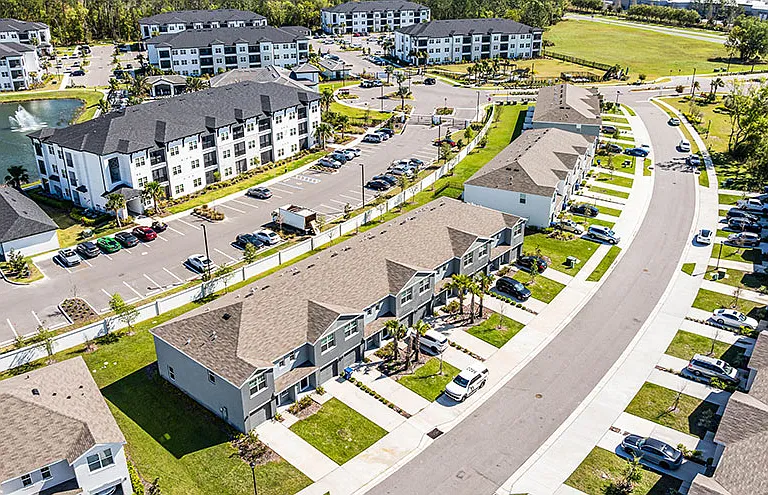 Crestview at Grove West Townhomes — Photo 4