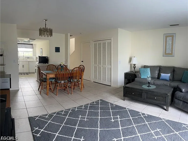 1005 SW 48th Ter #7 — Photo 7