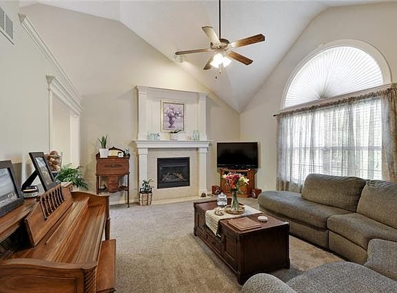 4th image of 615 W Joseph Cir