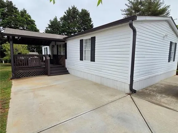 4855 Peachtree Dr, Buford, GA 30518