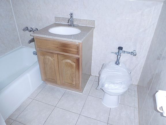 4th image of 16-70 Bell Blvd #410A