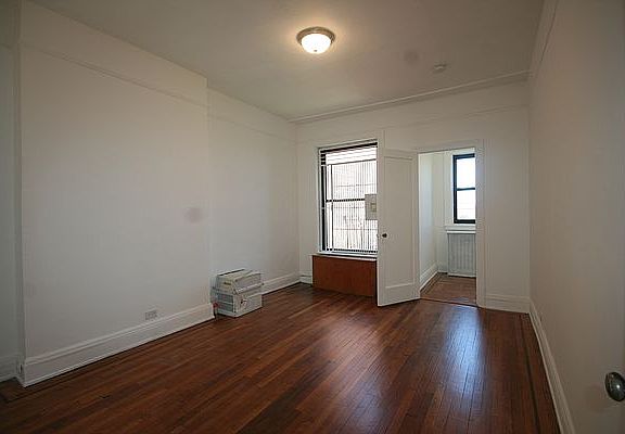 5th image of 519 E 88th St APT 5B