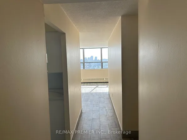 45 Sunrise Ave #511, Toronto, ON M4A 2S3