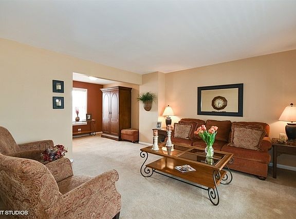 2nd image of 1156 Woodlake Dr