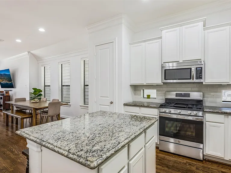 8817 Lakeshore Bend Dr — Photo 8