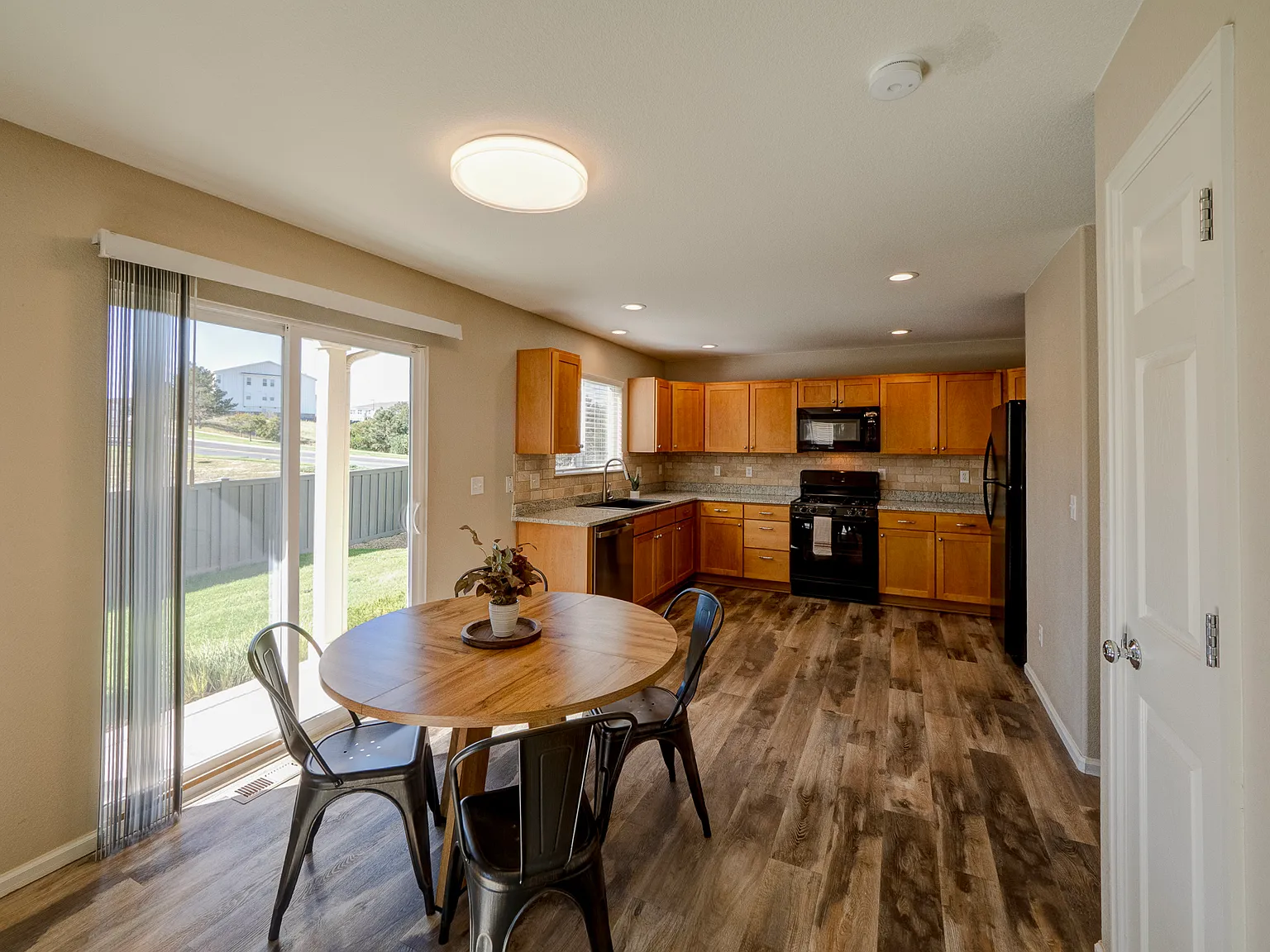 3 bed, 1534 sqft, $2,200 — Photo 3