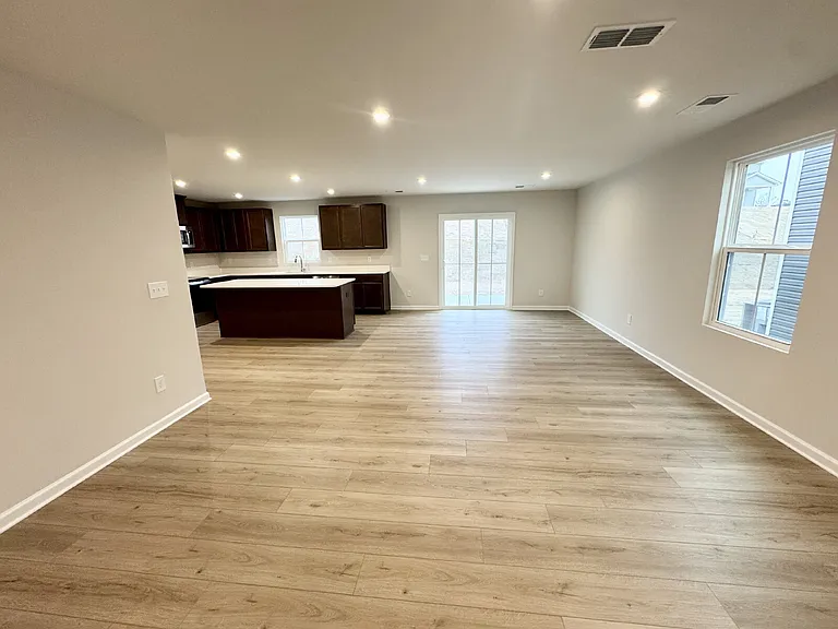 637 Coopers Mill Dr — Photo 4
