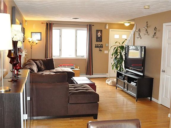 4th image of 14 Iris Ln #14