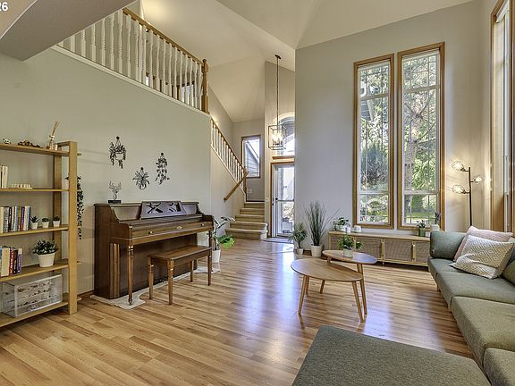 5th image of 2764 NE Lindsey Dr