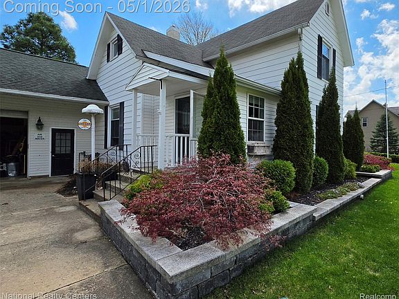 5th image of 313 Tiffany St