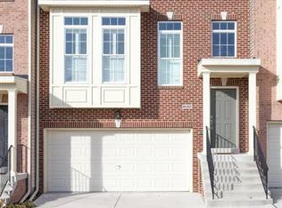 6082 Madison Park Dr, Falls Church, VA 22041