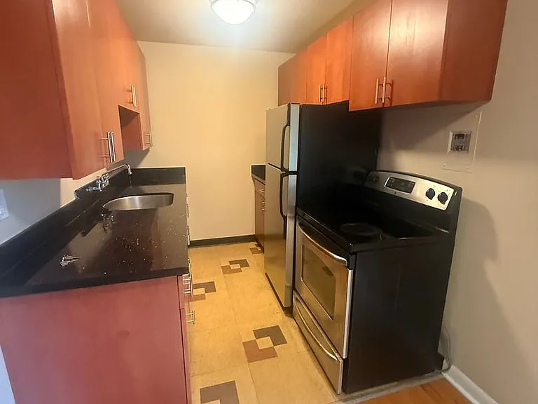 The Summit Apartments — Photo 4