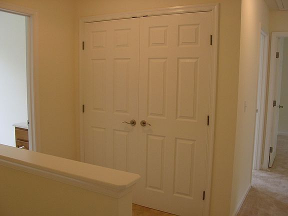 upstairs laundry hook-up