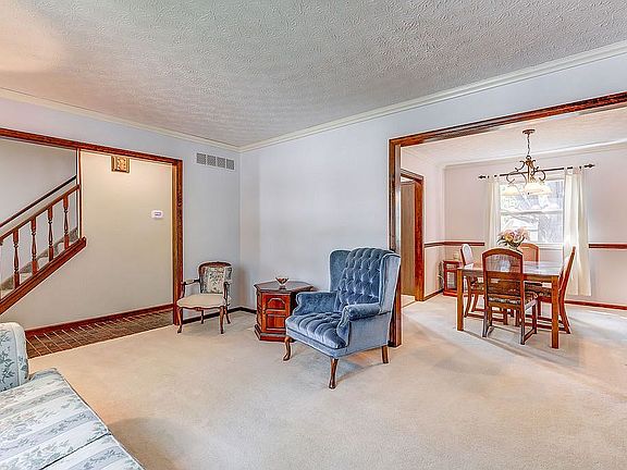4th image of 5911 Kingsmont Dr